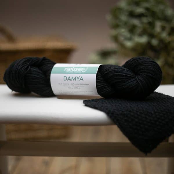 Damya Noir, fil végétal à tricoter en chanvre et coton bio